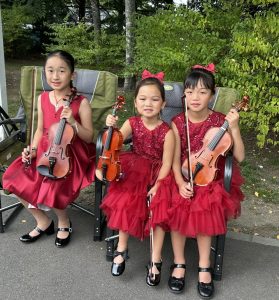 3-cutie-young-girls-with-violins